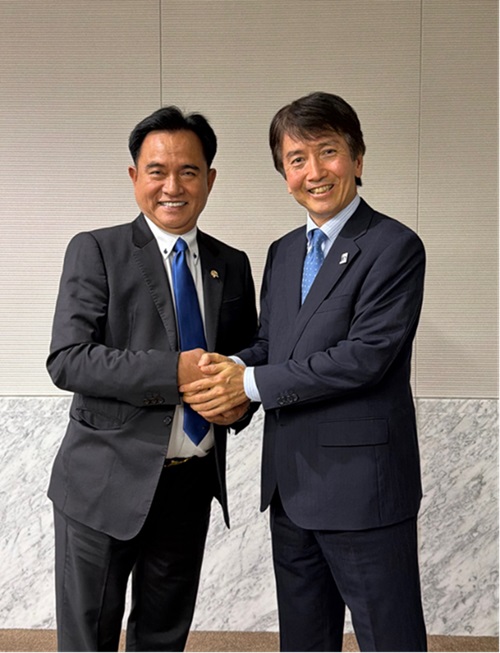 特許庁との会談ユスリル調整大臣(左)、河西長官(右)