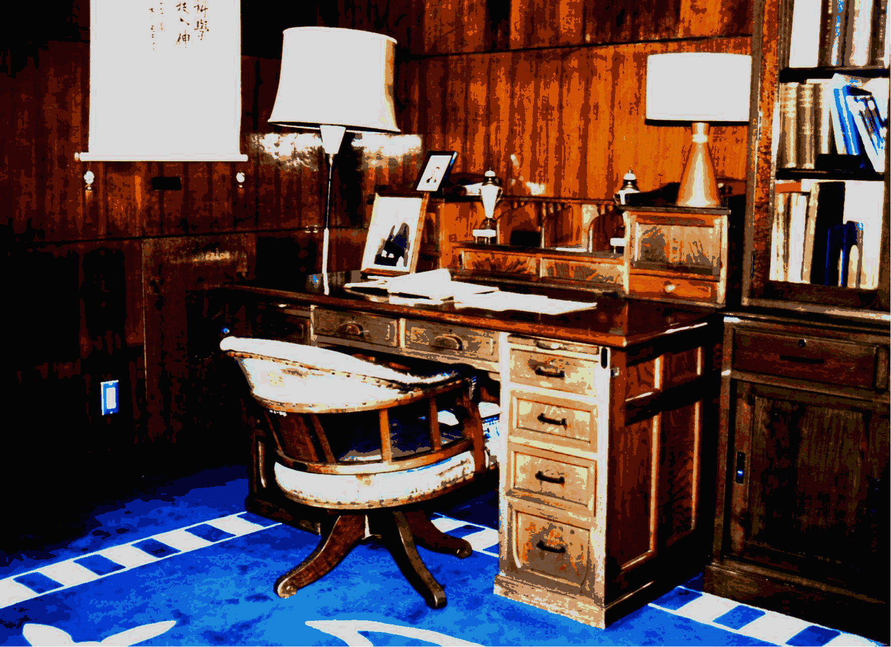 Dr. Honda's favorite research desk