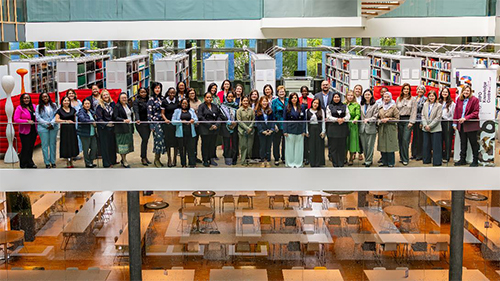 Photos - Group photo at WIPO (Copyright: WIPO. Photo: BERROD)