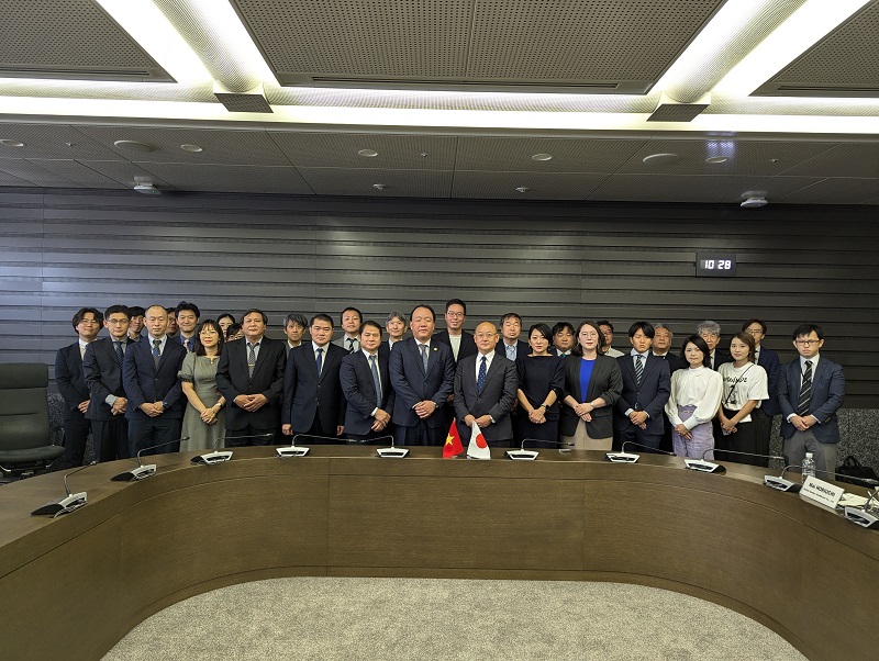 (Photo)Meeting between the DMS and related organizations include IIPPF