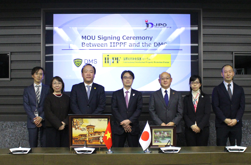 Photo - Attendees of the signing ceremony