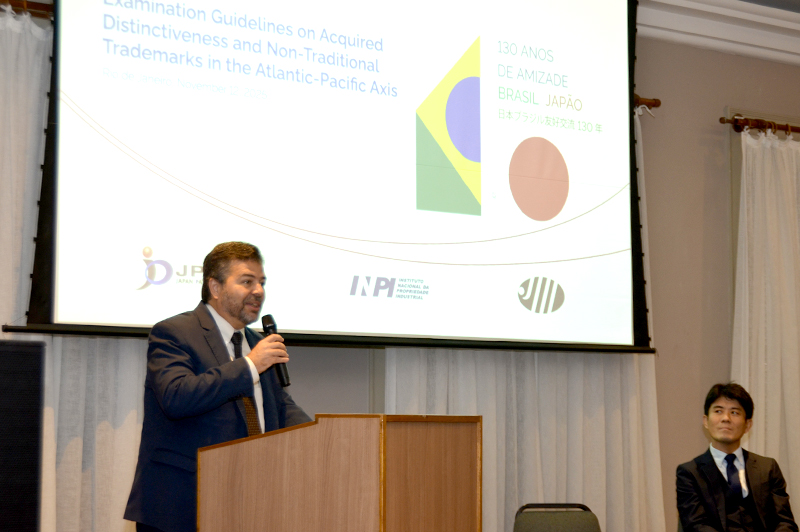 Photo - Opening Remarks (Mr. Alexandre Lopes Lourenço, Director of Trademarks, Industrial Designs and Geographical Indications, INPI (left) Mr. KAINUMA Kenji, Director of the Regional Cooperation Office, JPO (right))