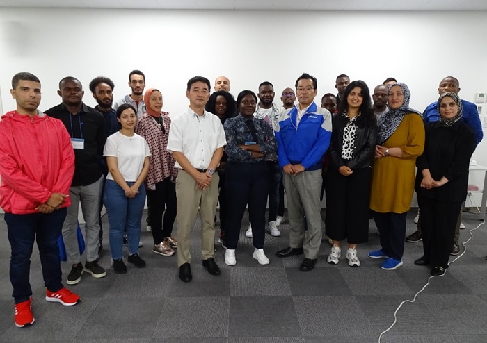 (Photo)Company visit at Kanto Robot Center, YASKAWA Electric Corporation YASKAWA Electric Corporation, Thank you for your cooperation