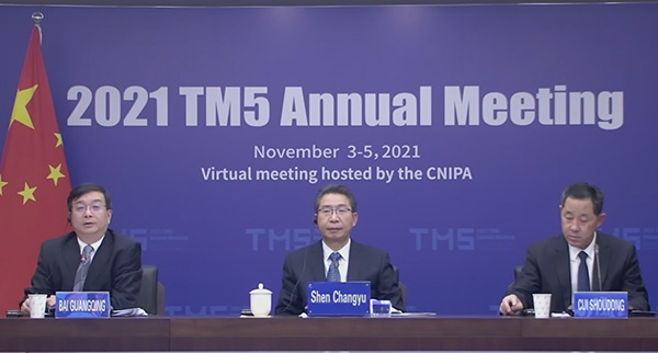 (Photo-2) Mr. Bai, Dr. Shen and Mr. Cui (CNIPA)