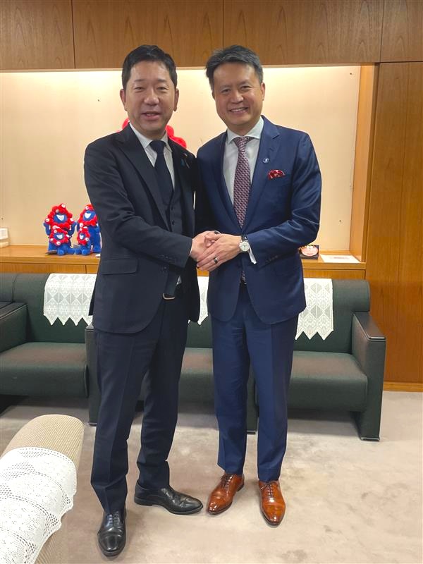 Photo - From Left, Parliamentary Vice-Minister OCHI and WIPO Director General Tang