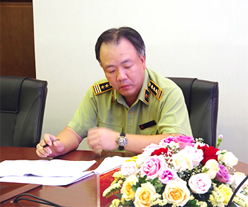 photo:Director General Linh of the VDMS signing the MOC.