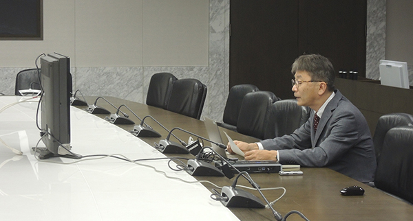 (Photo-1) JPO Deputy Commissioner Iwasaki, delivering the session’s opening remarks.