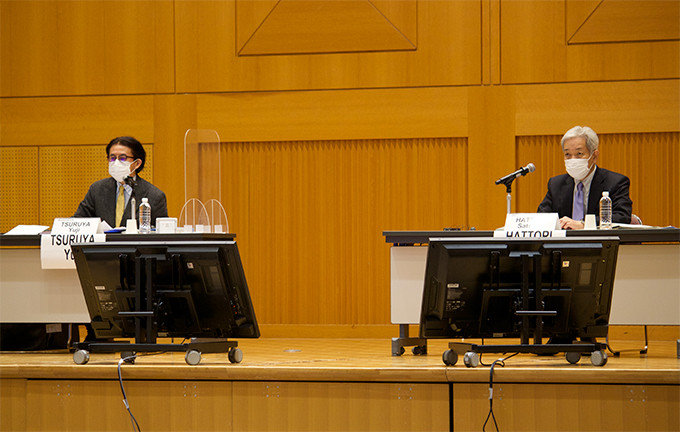 (Photo-3)Panel discussion (venue in Tokyo)