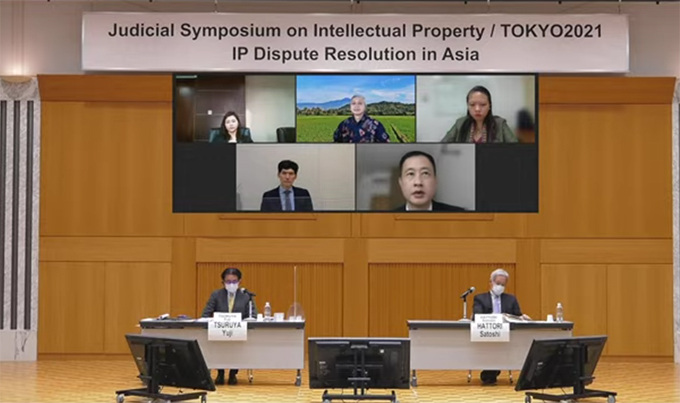(Photo-4)Panel discussion (live streamed)