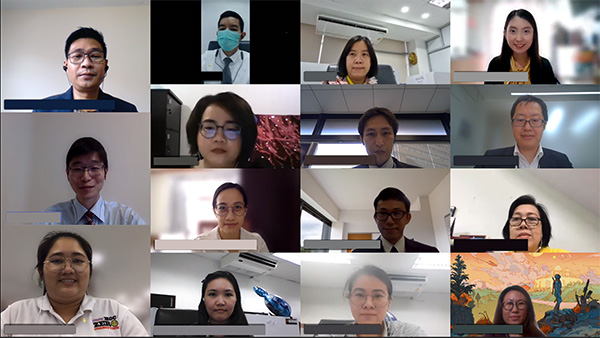 (Photo-2) Live streaming lecture (Cement, concrete and ceramics field)