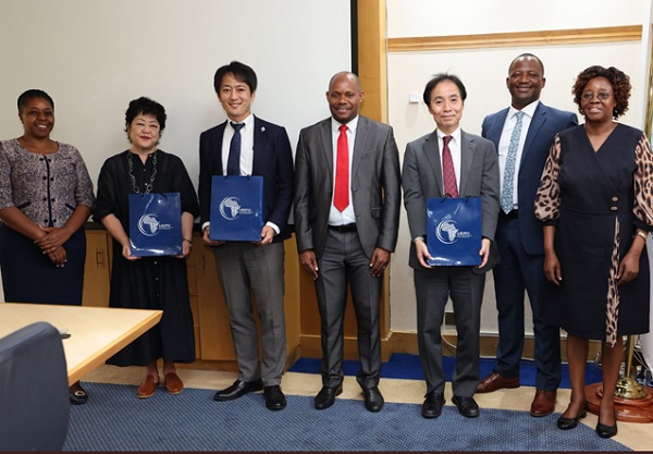 （Photo-1）Participants in the meeting