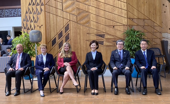 (photo-1) Group photo of the IP5 Heads of Office Meeting (From left to right: Mr. António Campinos, President of EPO, Dr. Lisa Jorgensen Deputy Director General of WIPO, Dr. Kathi Vidal, Director of USPTO, Dr. LEE In Sil, Commissioner of KIPO, Mr. Hamano of JPO, Dr. SHEN Changyu, Commissioner of CNIPA)