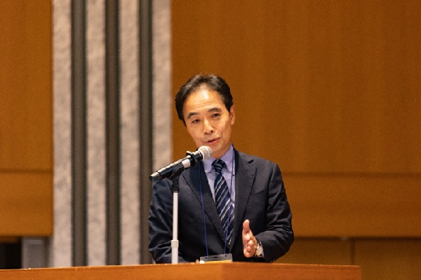 (Photo-2)Lecture by Mr. YASUDA Futoshi, Director-General, TAD, the JPO