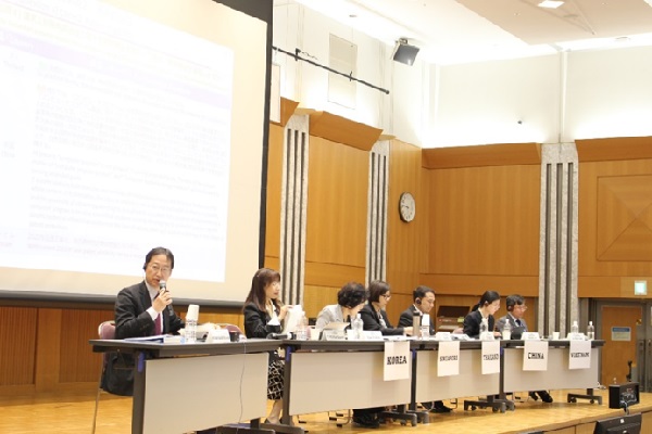 (Photo-5)Panel Discussion (Symposium Venue)