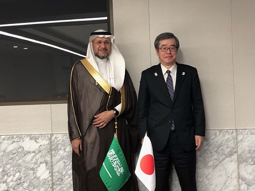 (photo-1) Bilateral Heads Meeting between the SAIP and the JPO - Dr. Al Swailem, CEO of the SAIP（left）and Mr. HAMANO Koichi, JPO Commissioner (right)