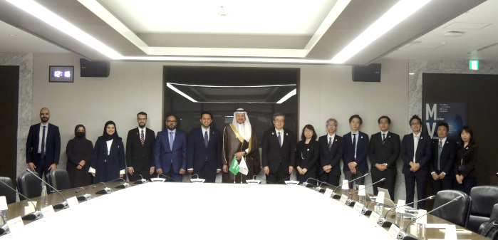 (photo-2) Bilateral Heads Meeting between the SAIP and the JPO - Dr. Al Swailem, CEO of the SAIP ( 7th from left ), Mr. HAMANO Koichi, Commissioner of the JPO ( 8th from left )