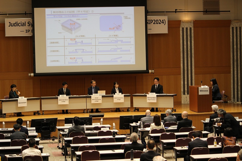 (Photo-4) Mock Oral Proceeding by members of Trial and Appeal Department, the JPO