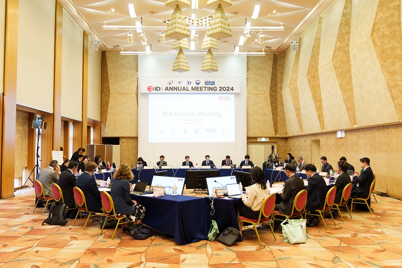 (Photo-4) Scene of the meeting