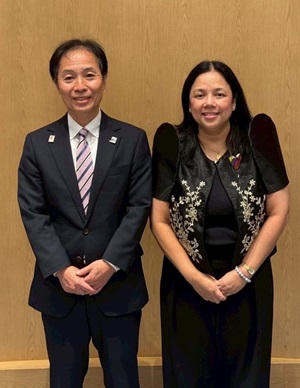(Photo-4) Bilateral meeting with Director of General Da Costa-Villaluz (the Philippines), On the left is JPO Deputy Commissioner YASUDA Futoshi