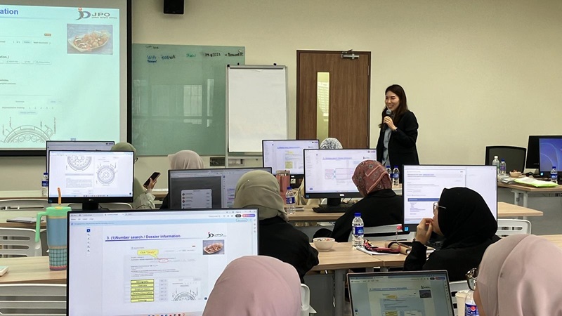 (Photo-2) Face-to-face training