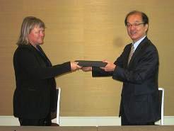 Ms. Lone Hartung Nielsen, Director of the NPI and Mr. Yoshiyuki Iwai, Commissioner of the JPO