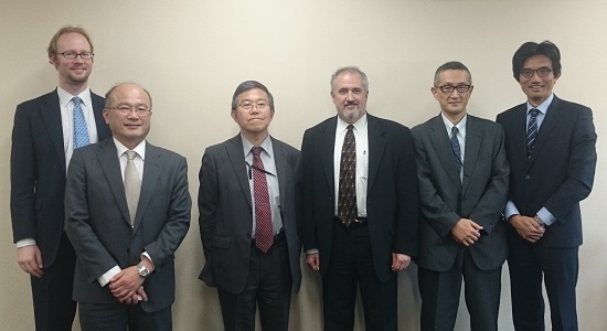 (photo) Chief Administrative Patent Judge Ruschke (3rd from the right) and Executive Chief Administrative Judge Tanji (3rd from the left)