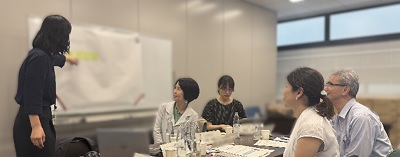 （写真）小グループディスカッションの様子