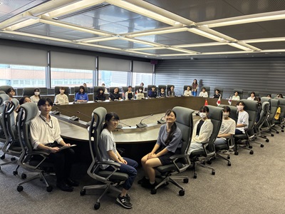 （写真）特別会議室での写真