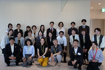 （写真）第3回三者会合の集合写真