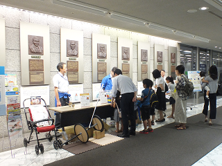 （写真）発明協会の夢絵画展・発明くふう展 1