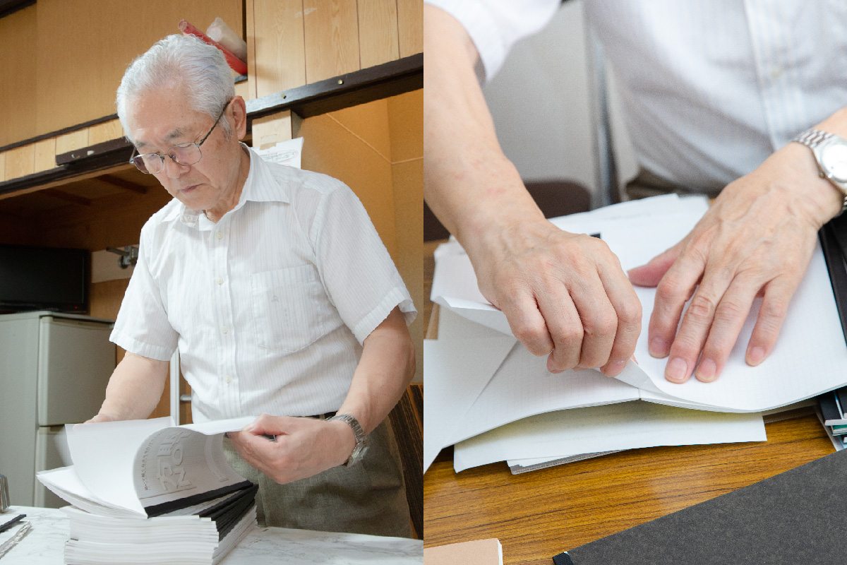 【左】今でも社長自ら一冊ずつ検品して送り出しているの写真【右】試行錯誤の末に生まれた特殊な接着剤を使用。1枚ずつはがして使うこともできるの写真