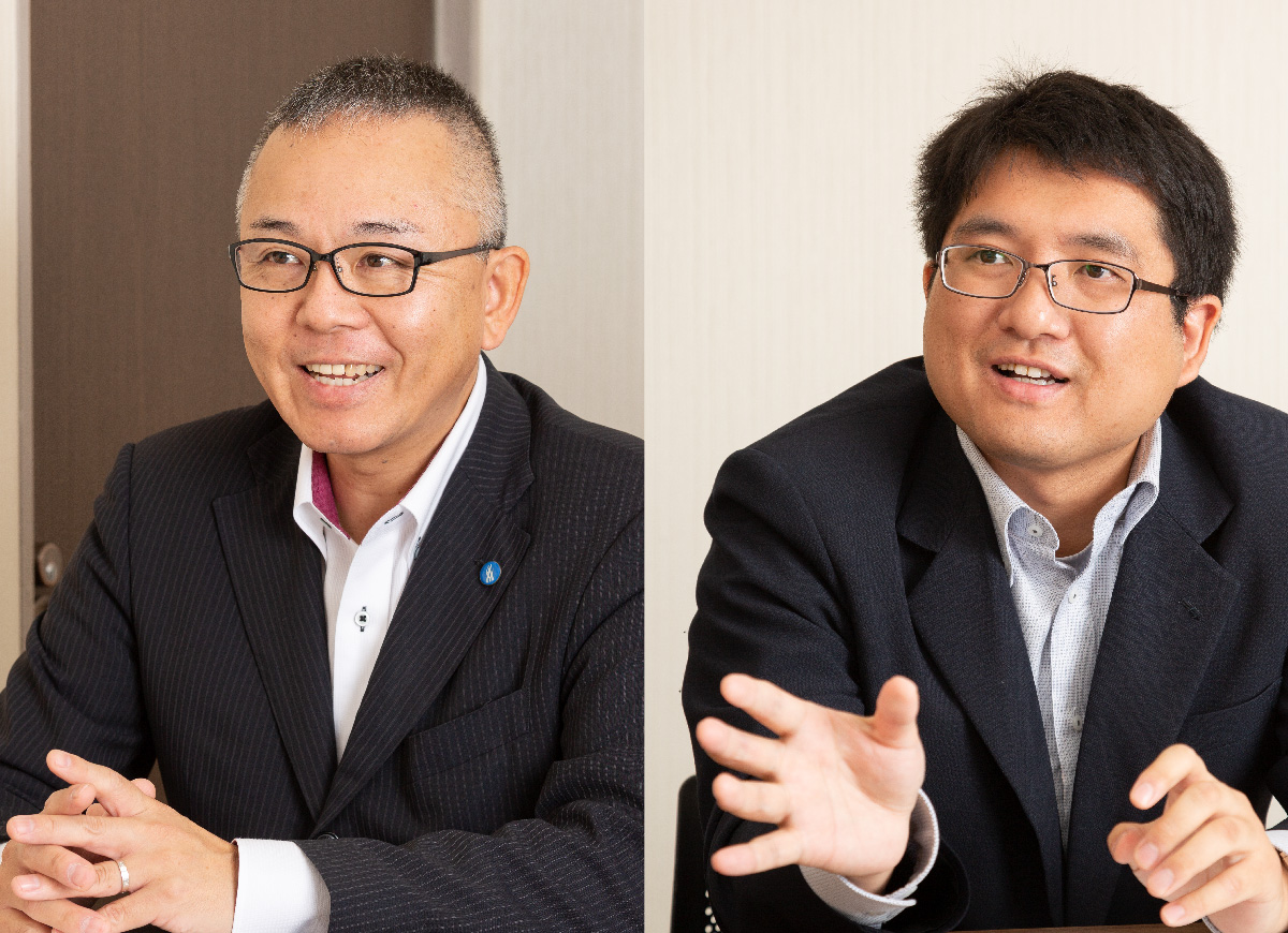 【左】佐伯俊彦広報兼直販事業マネジャーの写真【右】法務・髙野智範さんの写真