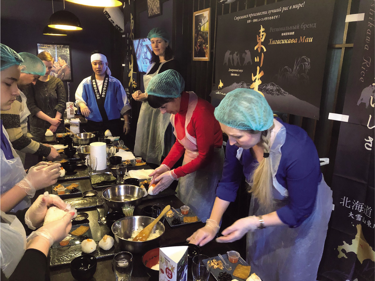 ロシアでの試食会の様子の写真