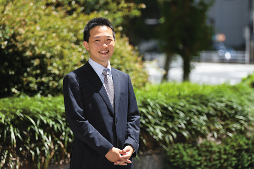 特許庁 審判第4部門（アミューズメント一般）審判官 千本 潤介 プロフィール写真