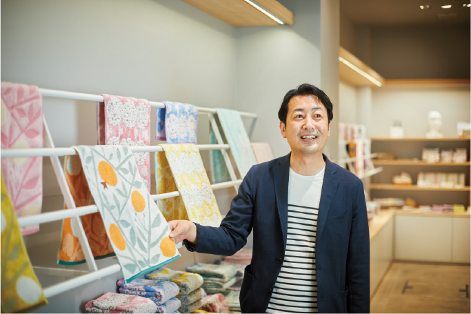 常務取締役  村上雄二氏