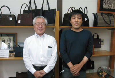 （左）山梨県知財総合支援窓口　近藤様（右）有限会社 印傳の山本　山本様