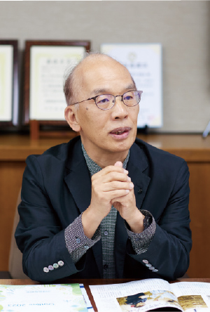 沼津工業高等専門学校 学校長・理学博士 岡田哲男