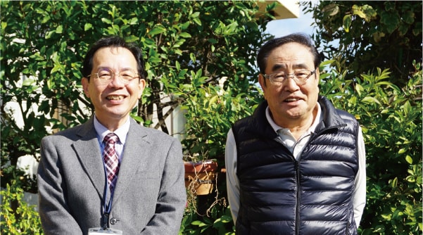 右：アース企画　代表 佐伯様　左：岡山県知財総合支援窓口　大橋様