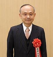 （写真103）長岡　貞男 氏