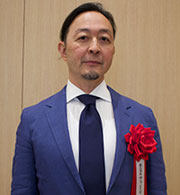 （写真）岡崎　忠彦　氏