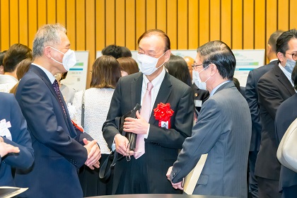 （画像）表彰式後に開催した受賞者意見交換会の様子