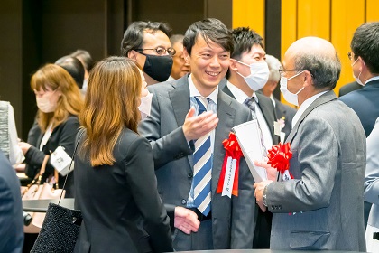 （画像）表彰式後に開催した受賞者意見交換会の様子