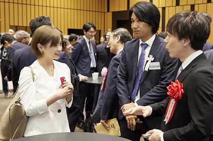 （画像）表彰式後に開催した受賞者意見交換会の様子