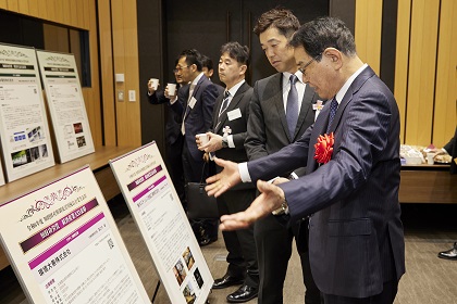 （画像）表彰式後に開催した受賞者意見交換会の様子