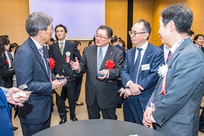 （画像）式典後に開催した受賞者意見交換会の様子