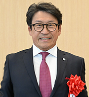 （写真）江守 康昌　氏