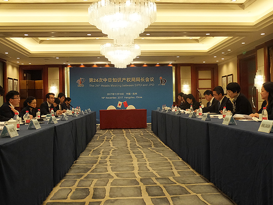 （写真02）会合の様子