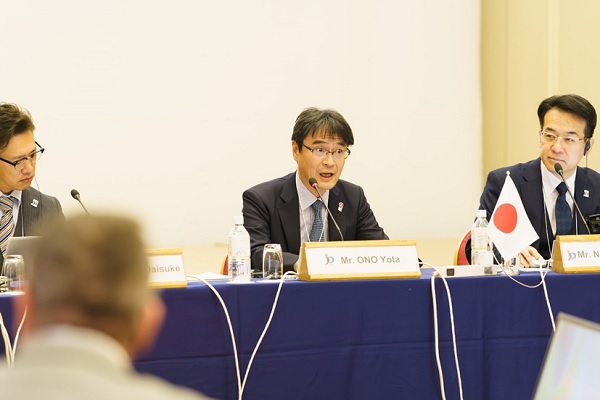 （写真）小野長官による歓迎の挨拶