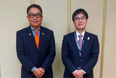 Photo - Bilateral meeting with Director General Barba (Philippines) * On the right is JPO Commissioner ONO Yota.