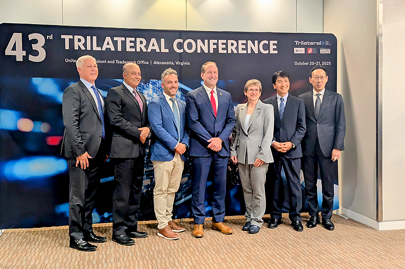 （写真）左から、ローワン副長官（EPO）、グプタ会長（IPO）、オリベイラ法務部長（BE）、スクワイアーズ長官（USPTO）、モロゾワ理事（AIPLA）、河西長官（JPO）、若代副理事長（JIPA）